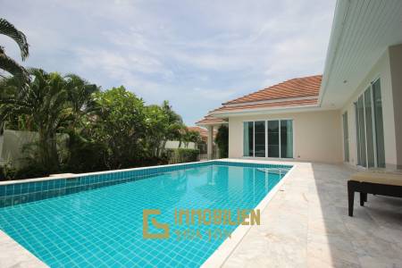 Qualitativ hochwertige und modern eingerichtete 3 Schlafzimmer Pool Villa in einem sehr gepflegten Zustand