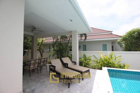 Qualitativ hochwertige und modern eingerichtete 3 Schlafzimmer Pool Villa in einem sehr gepflegten Zustand
