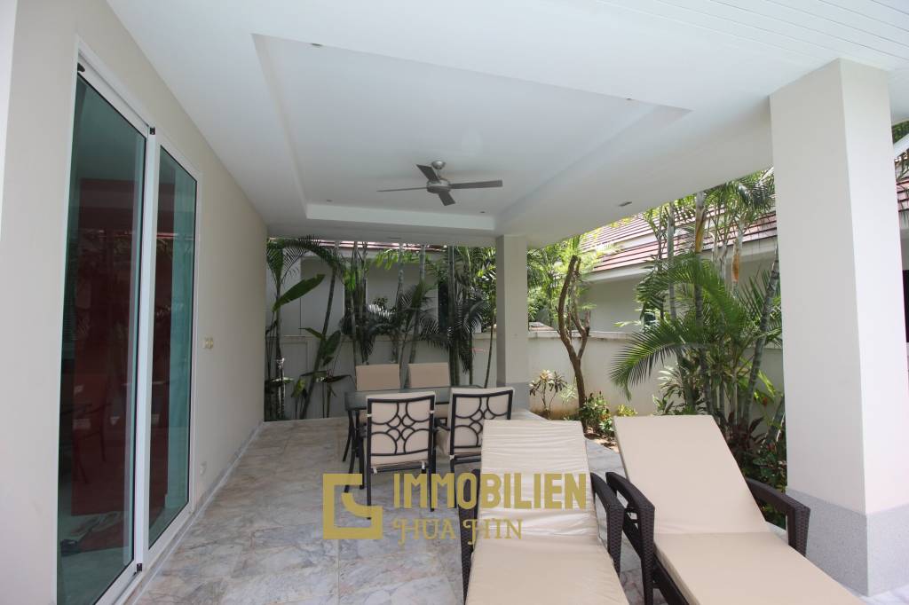 Qualitativ hochwertige und modern eingerichtete 3 Schlafzimmer Pool Villa in einem sehr gepflegten Zustand