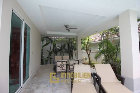 Qualitativ hochwertige und modern eingerichtete 3 Schlafzimmer Pool Villa in einem sehr gepflegten Zustand