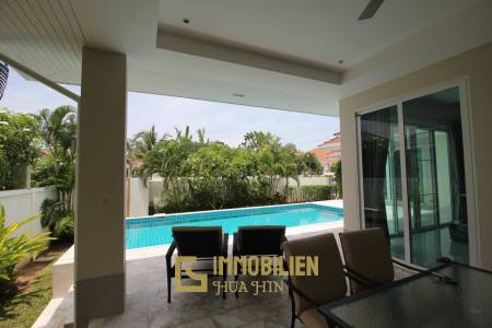 Qualitativ hochwertige und modern eingerichtete 3 Schlafzimmer Pool Villa in einem sehr gepflegten Zustand