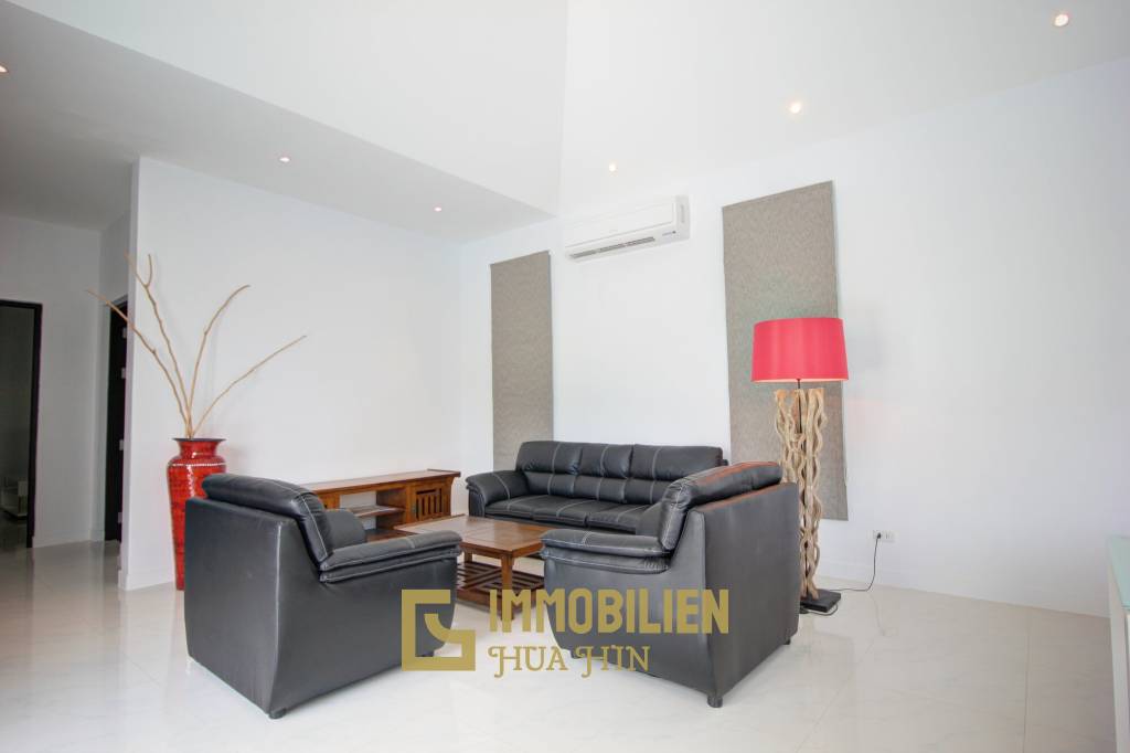 Qualitativ hochwertige und modern eingerichtete 3 Schlafzimmer Pool Villa in einem sehr gepflegten Zustand