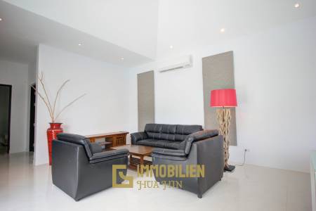 Qualitativ hochwertige und modern eingerichtete 3 Schlafzimmer Pool Villa in einem sehr gepflegten Zustand