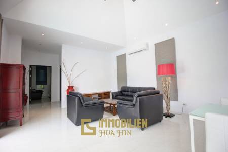 Qualitativ hochwertige und modern eingerichtete 3 Schlafzimmer Pool Villa in einem sehr gepflegten Zustand