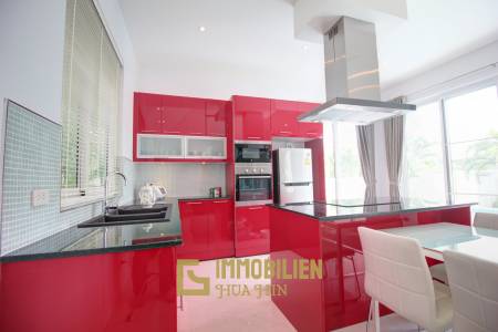 Qualitativ hochwertige und modern eingerichtete 3 Schlafzimmer Pool Villa in einem sehr gepflegten Zustand