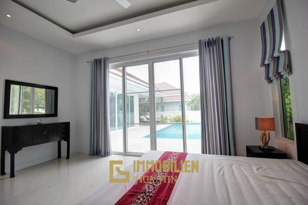 Qualitativ hochwertige und modern eingerichtete 3 Schlafzimmer Pool Villa in einem sehr gepflegten Zustand