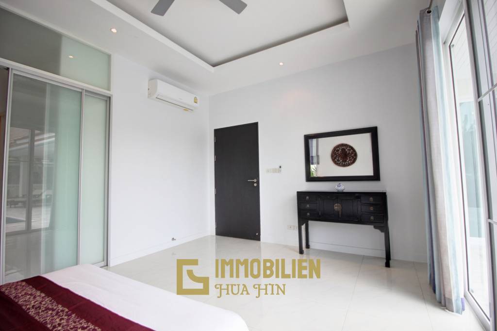 Qualitativ hochwertige und modern eingerichtete 3 Schlafzimmer Pool Villa in einem sehr gepflegten Zustand