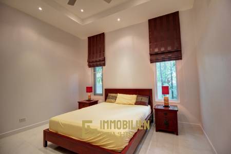 Qualitativ hochwertige und modern eingerichtete 3 Schlafzimmer Pool Villa in einem sehr gepflegten Zustand