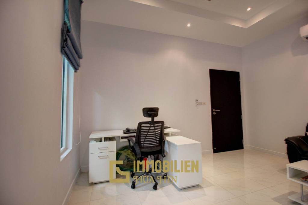 Qualitativ hochwertige und modern eingerichtete 3 Schlafzimmer Pool Villa in einem sehr gepflegten Zustand