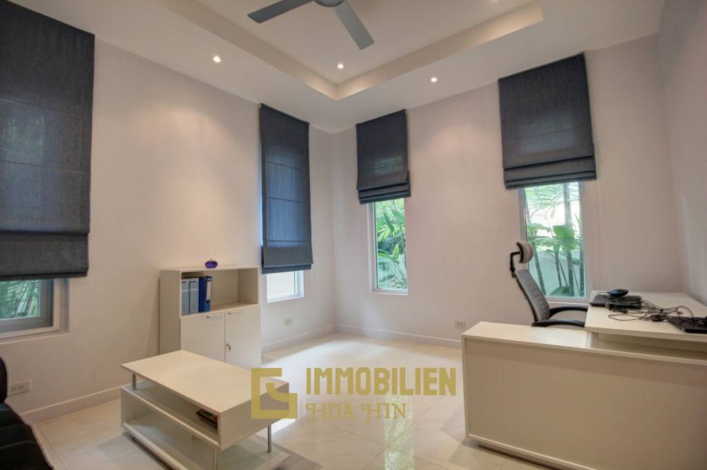 Qualitativ hochwertige und modern eingerichtete 3 Schlafzimmer Pool Villa in einem sehr gepflegten Zustand