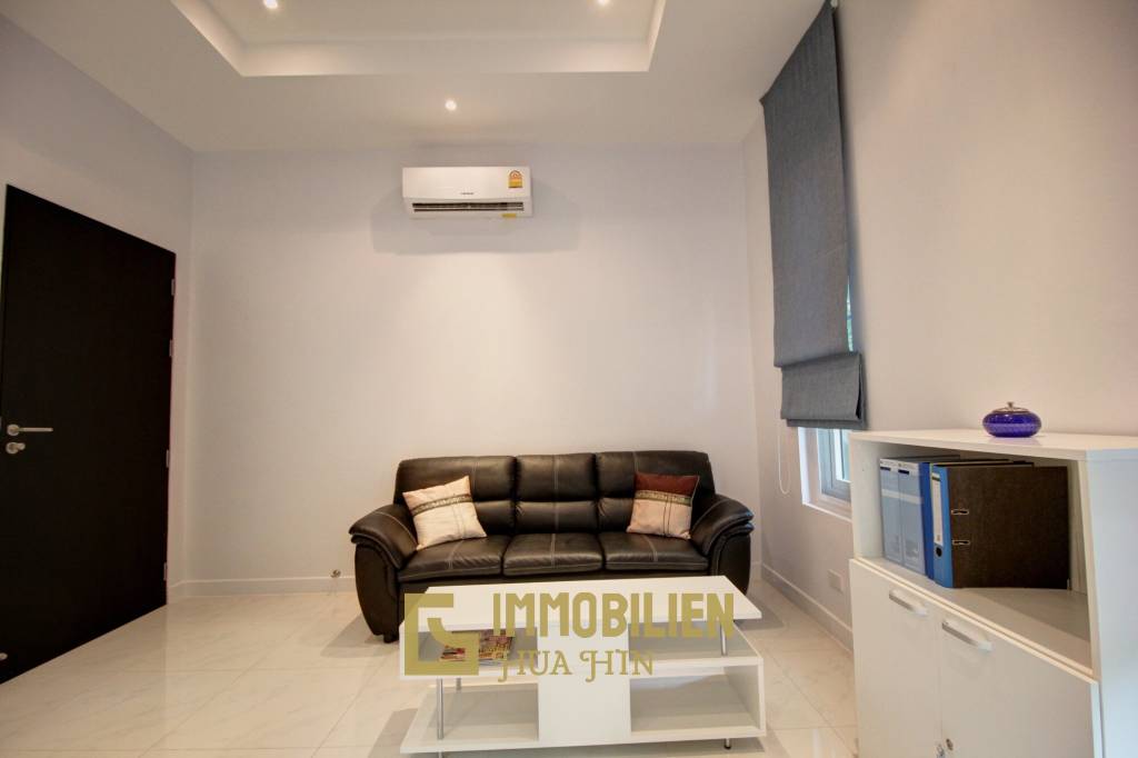 Qualitativ hochwertige und modern eingerichtete 3 Schlafzimmer Pool Villa in einem sehr gepflegten Zustand