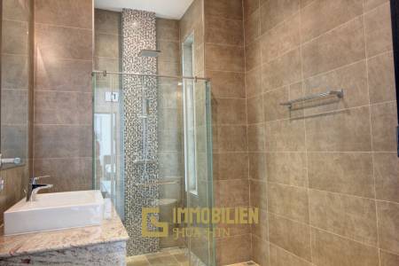 Qualitativ hochwertige und modern eingerichtete 3 Schlafzimmer Pool Villa in einem sehr gepflegten Zustand