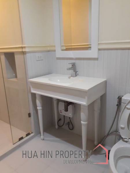 2 Bedroom Condo In Great Location