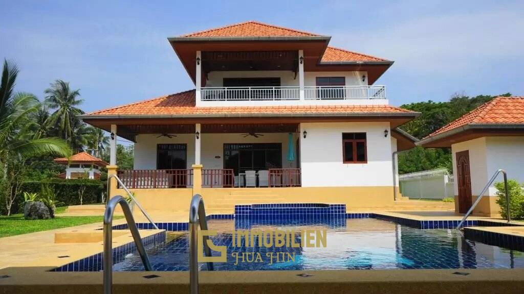 Manora Village III: Villa Royale F1 - 3 Schlafzimmer Luxus Pool Villa