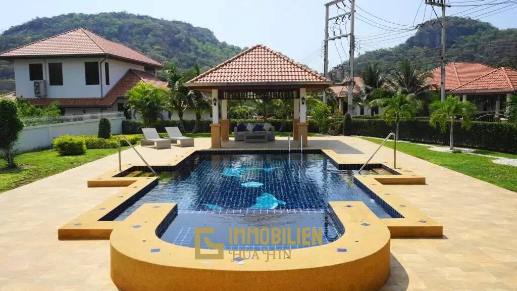 Manora Village III: Villa Royale F1 - 3 Schlafzimmer Luxus Pool Villa