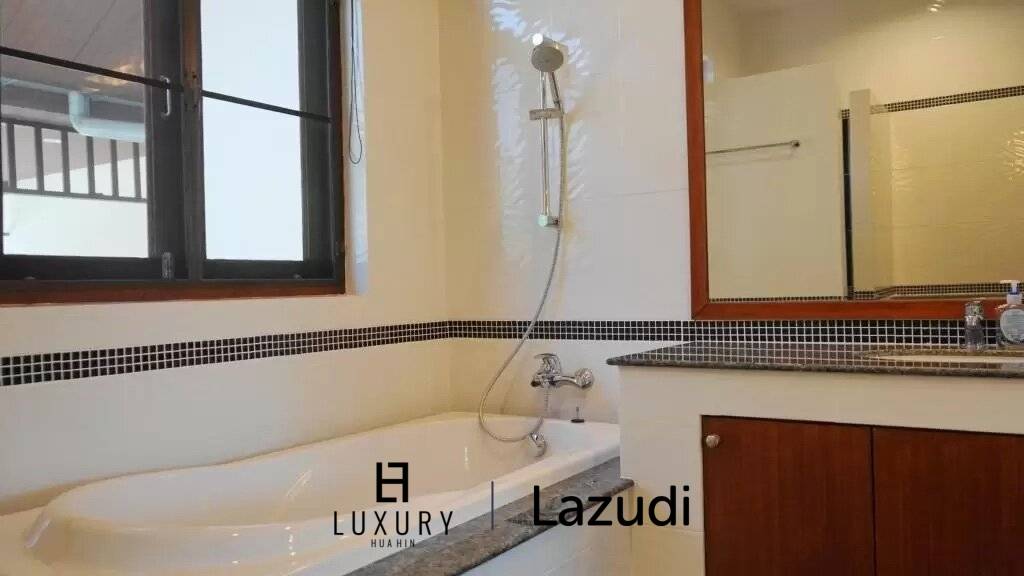 1,104 平方米 3 床 房子 对于 销售