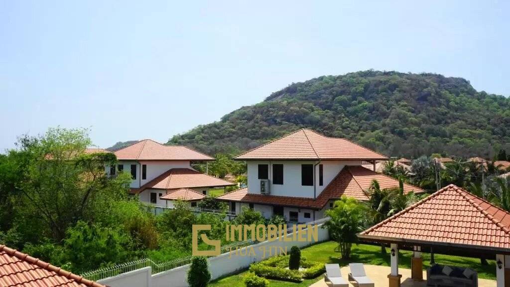 Manora Village III: Villa Royale F1 - 3 Schlafzimmer Luxus Pool Villa