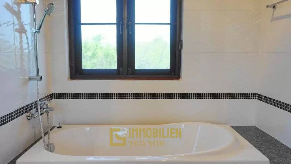 Manora Village III: Villa Royale F1 - 3 Schlafzimmer Luxus Pool Villa