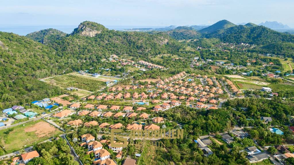 Manora Village III: Villa Royale F1 - 3 Schlafzimmer Luxus Pool Villa