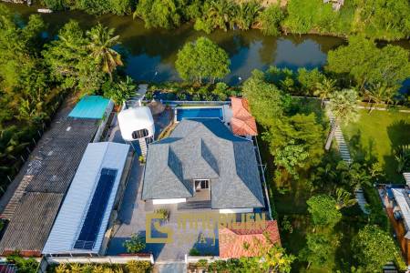 Riverside / Pranburi: Moderne 4 Schlafzimmer Pool Villa