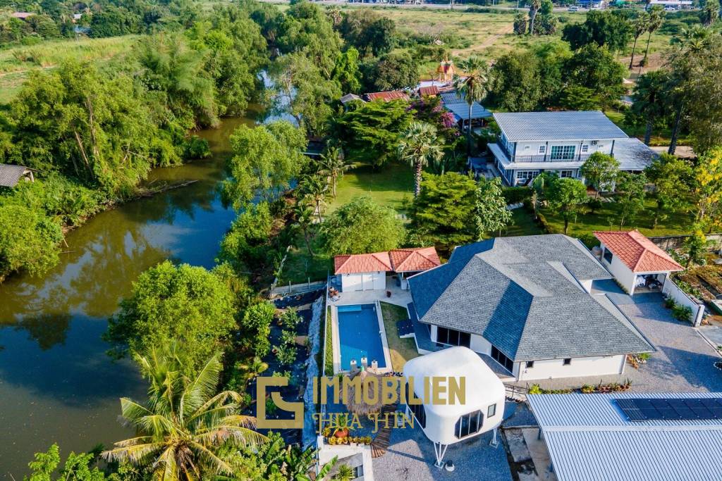 Riverside / Pranburi: Moderne 4 Schlafzimmer Pool Villa