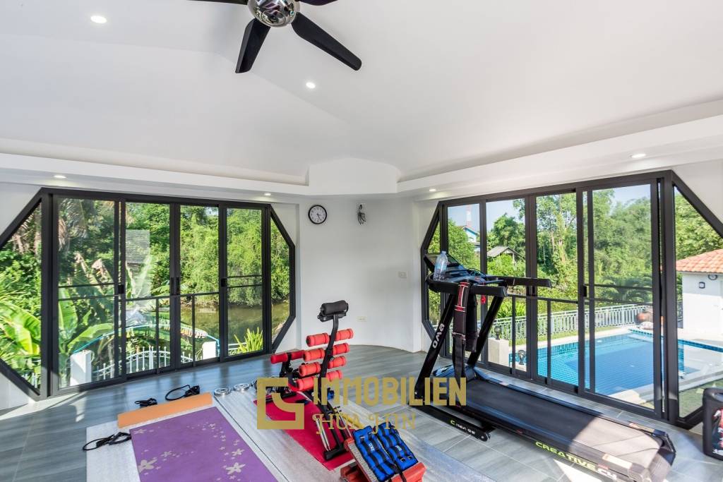 Riverside / Pranburi: Moderne 4 Schlafzimmer Pool Villa