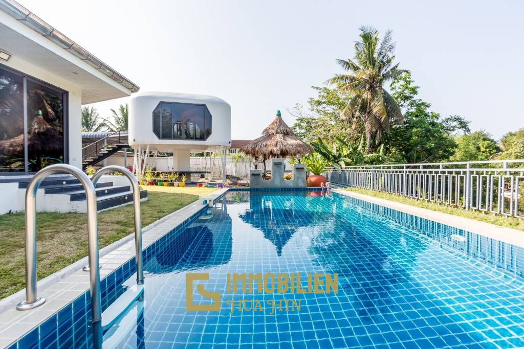 Riverside / Pranburi: Moderne 4 Schlafzimmer Pool Villa