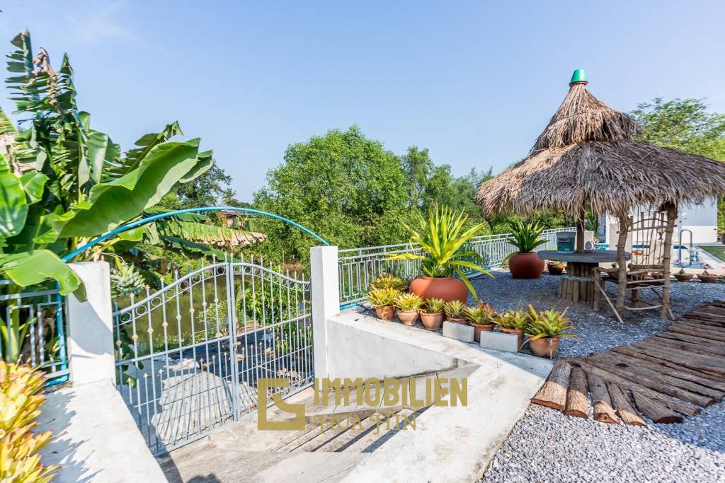 Riverside / Pranburi: Moderne 4 Schlafzimmer Pool Villa