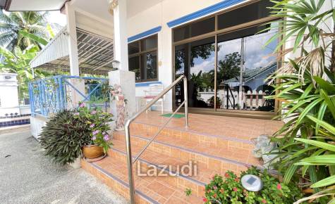 3 Bedroom House with Pool