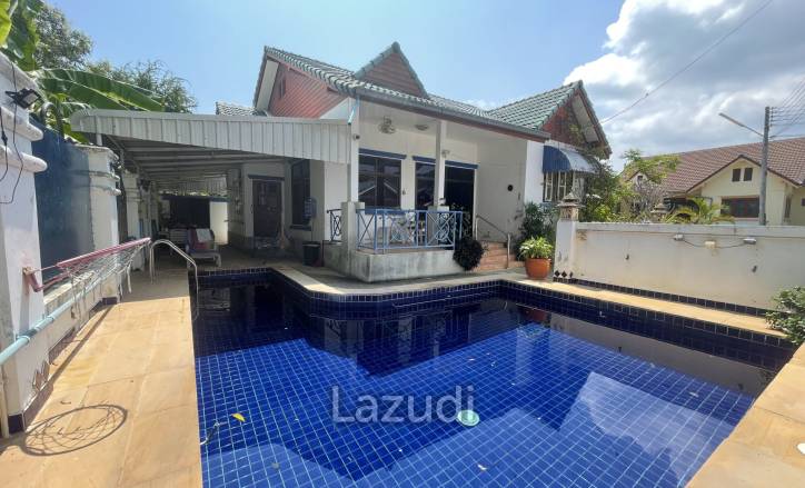3 Bedroom House with Pool
