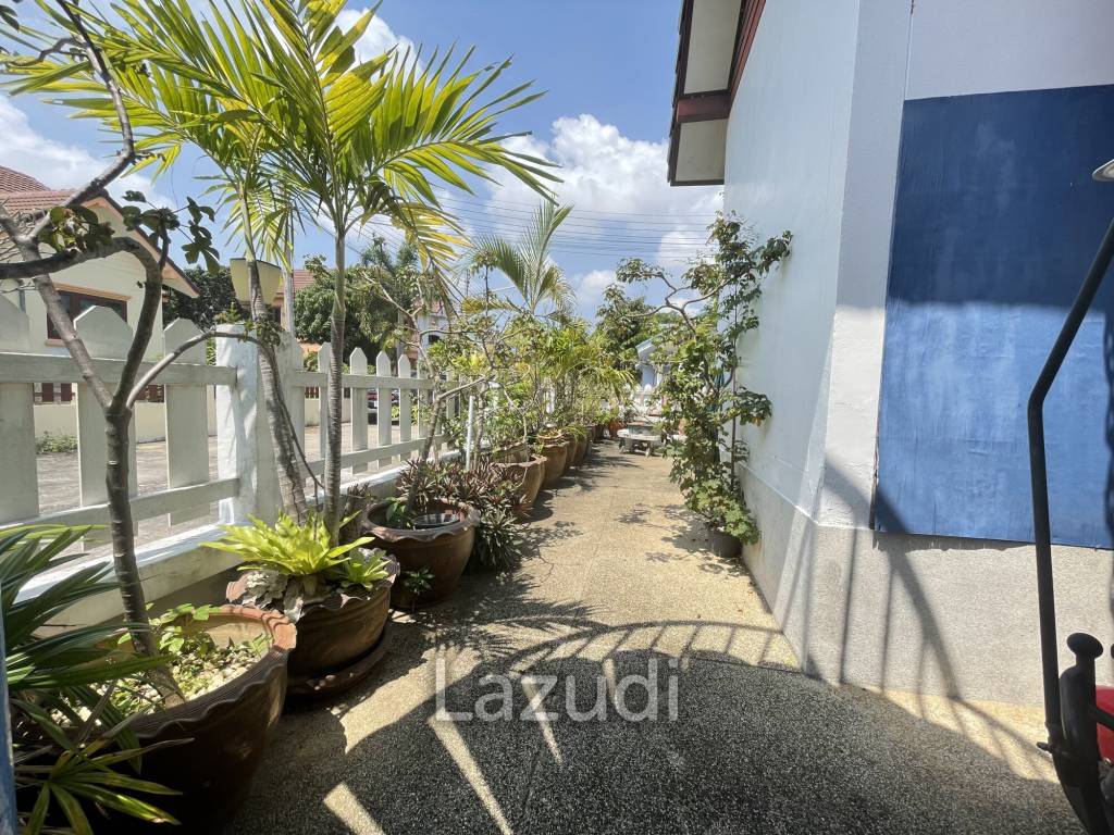 3 Bedroom House with Pool