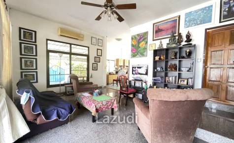3 Bedroom House with Pool
