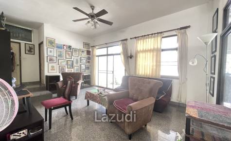 3 Bedroom House with Pool