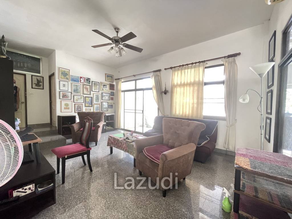 3 Bedroom House with Pool