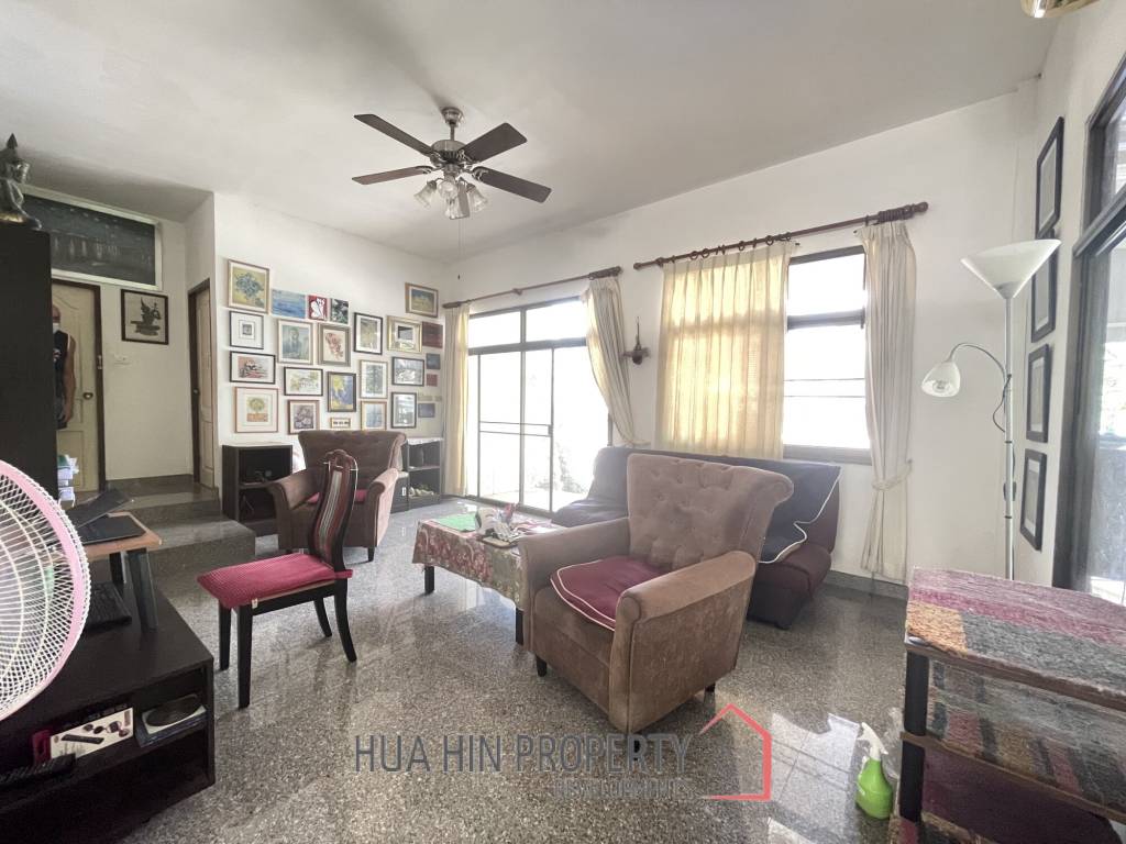 3 Bedroom House with Pool