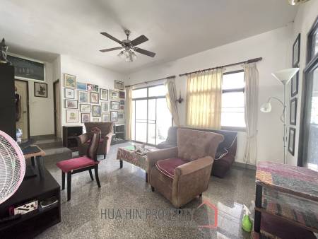 3 Bedroom House with Pool