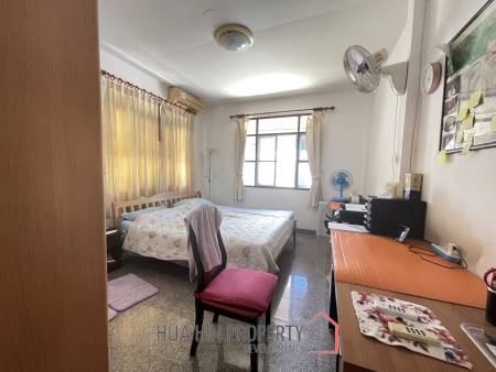 3 Bedroom House with Pool
