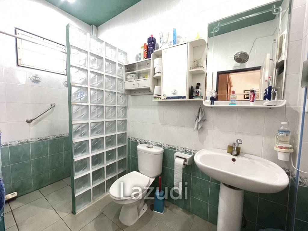 3 Bedroom House with Pool