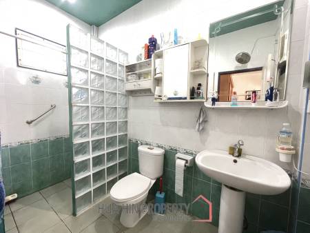 3 Bedroom House with Pool