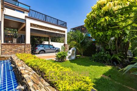 Horizon: Eindrucksvolle 5 Schlafzimmer Pool Villa Nahe des Zentrums von Hua Hin