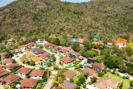 Horizon: Eindrucksvolle 5 Schlafzimmer Pool Villa Nahe des Zentrums von Hua Hin