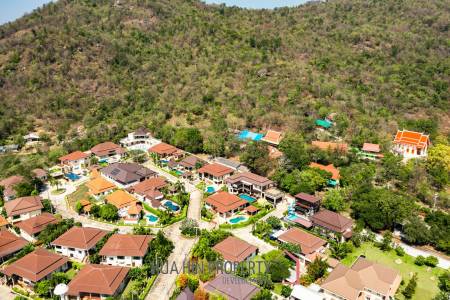 Stunning 5 Bedroom Pool Villa very Close to Central Hua Hin