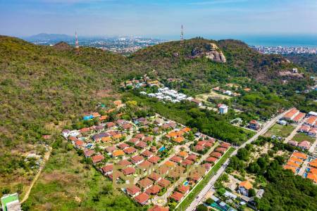 Horizon: Eindrucksvolle 5 Schlafzimmer Pool Villa Nahe des Zentrums von Hua Hin
