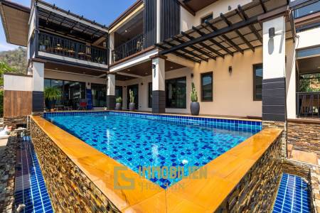 Horizon: Eindrucksvolle 5 Schlafzimmer Pool Villa Nahe des Zentrums von Hua Hin