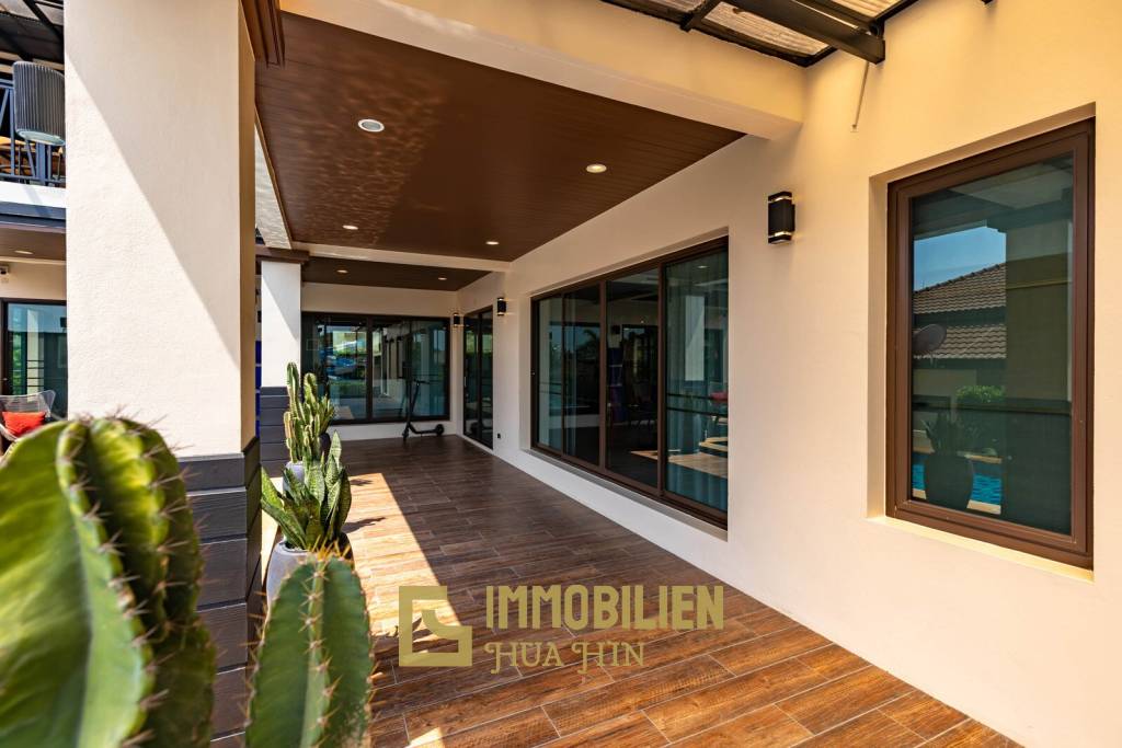 Horizon: Eindrucksvolle 5 Schlafzimmer Pool Villa Nahe des Zentrums von Hua Hin