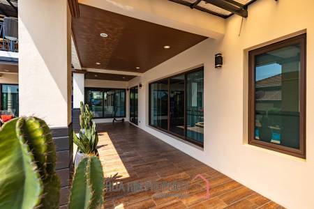 Stunning 5 Bedroom Pool Villa very Close to Central Hua Hin