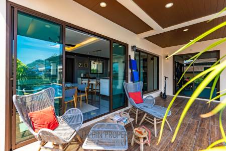 Stunning 5 Bedroom Pool Villa very Close to Central Hua Hin