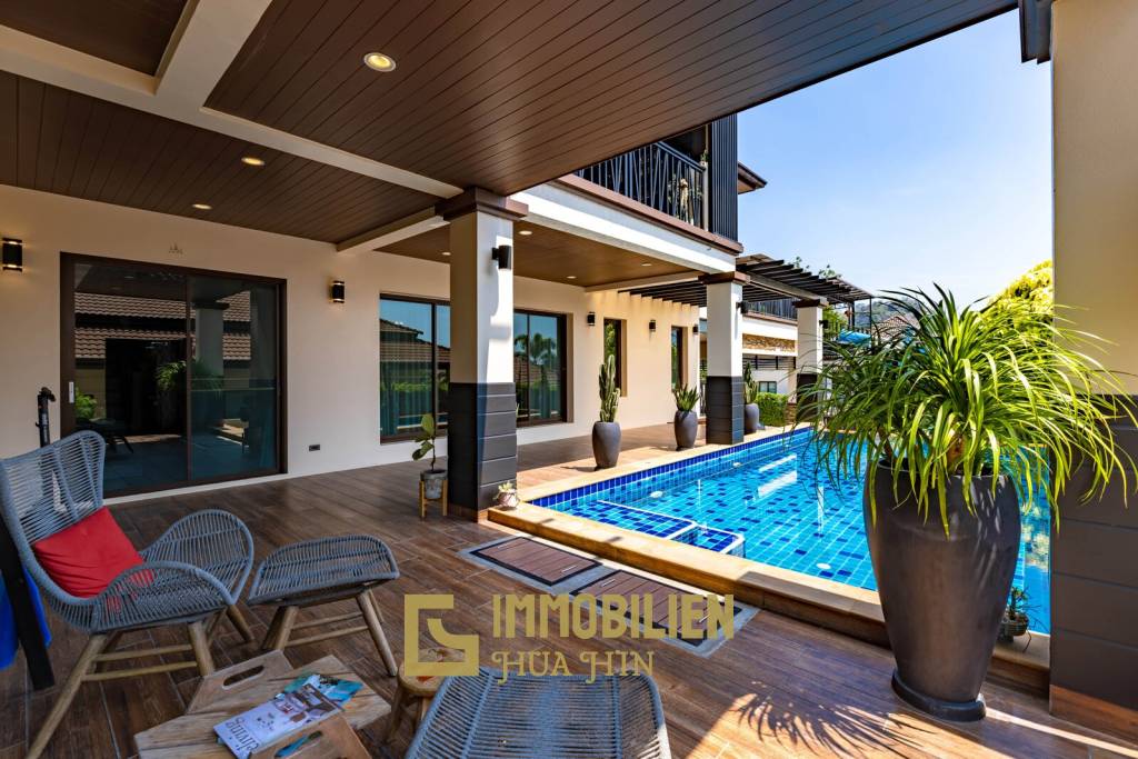 Horizon: Eindrucksvolle 5 Schlafzimmer Pool Villa Nahe des Zentrums von Hua Hin