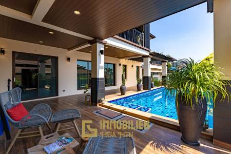 Horizon: Eindrucksvolle 5 Schlafzimmer Pool Villa Nahe des Zentrums von Hua Hin