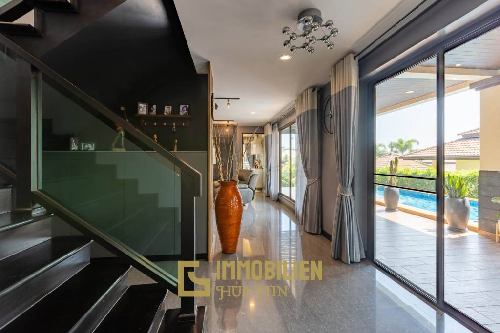 Horizon: Eindrucksvolle 5 Schlafzimmer Pool Villa Nahe des Zentrums von Hua Hin